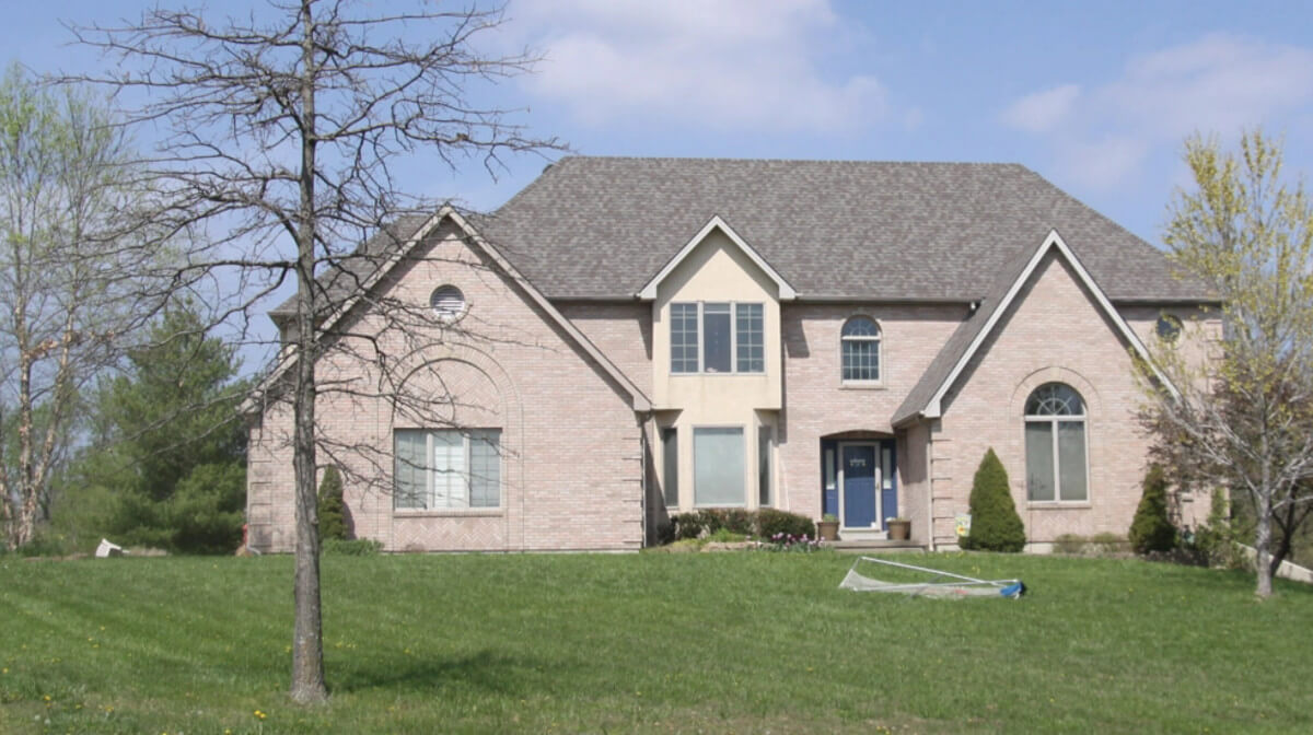 A home in Blue Springs, Missouri with a new shingle roof installed by Bill West Roofing.